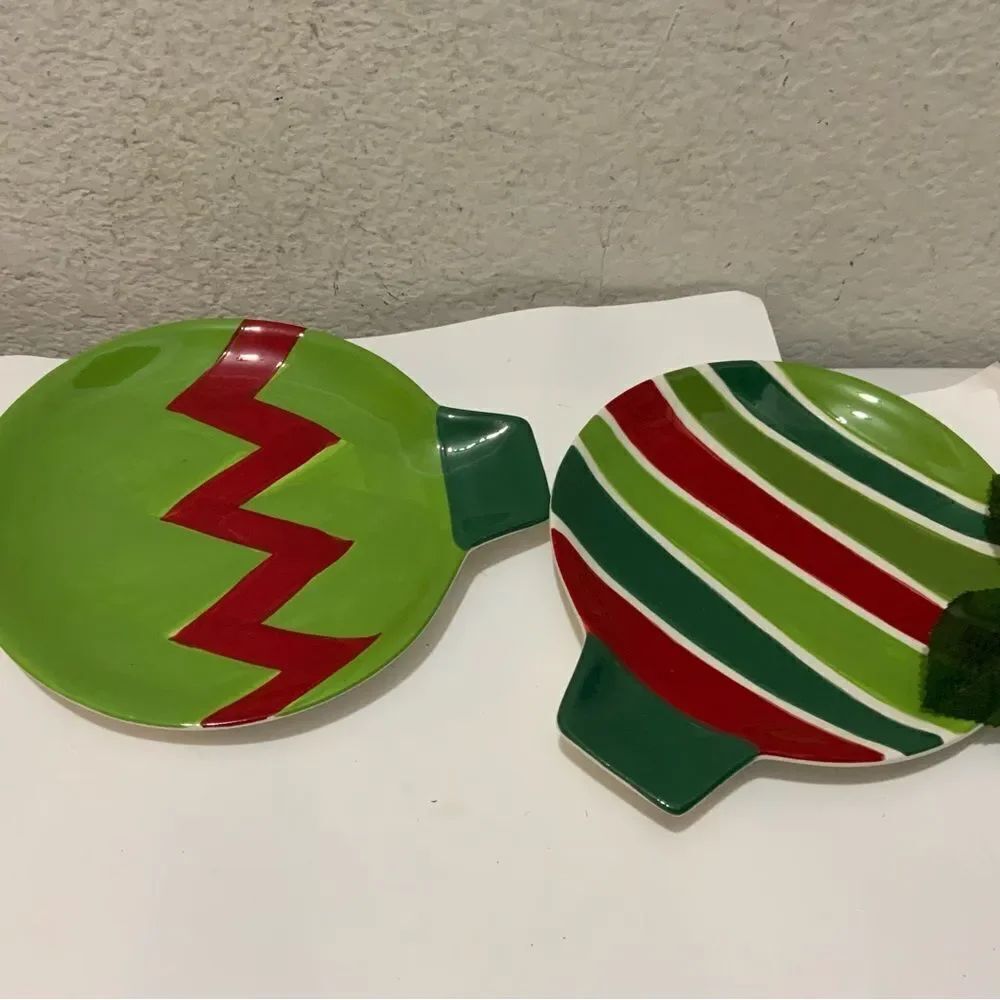 Set of 2 TAG Decorative Plates Dish Ornament Appetizer Snack Candy Green Red P2